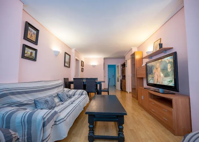 Beautiful Parque Loix 4 Bedroom Apartment Shared Pool, Tennis Court