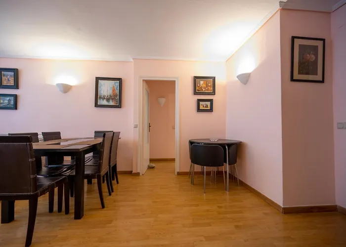 Beautiful Parque Loix 4 Bedroom Apartment Shared Pool, Tennis Court